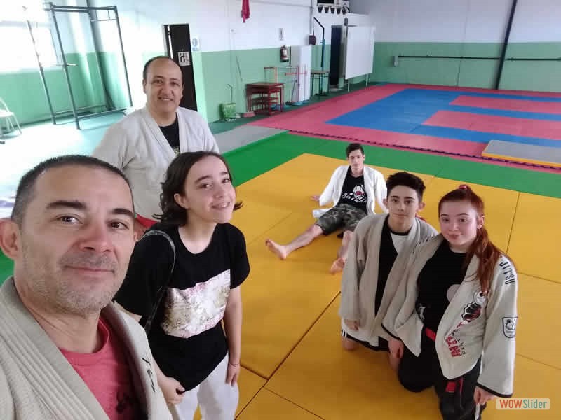 IMG_20200208_124436020_BURST000_COVER_TOP IMG_20200208_124436020_BURST000_COVER_TOP